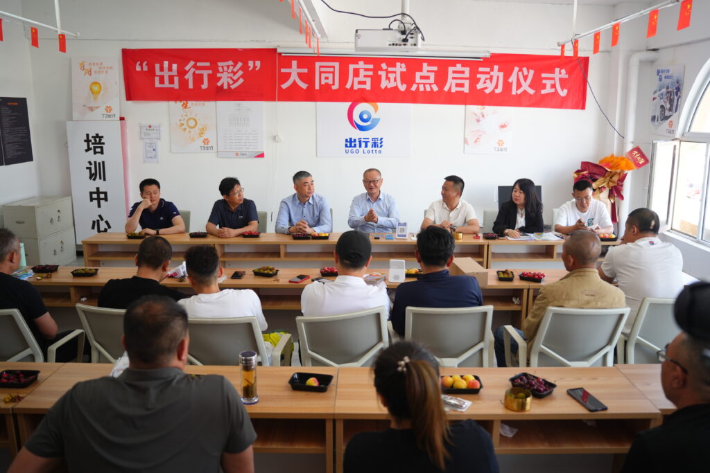 Hui10 Team presenting to UGO Drivers